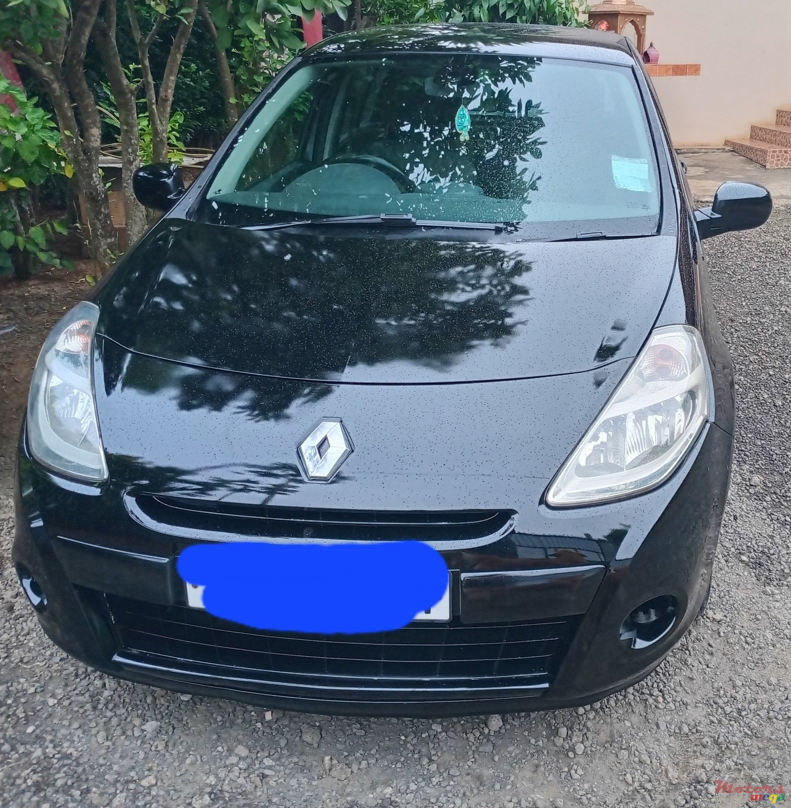 2011' Renault Clio photo #1