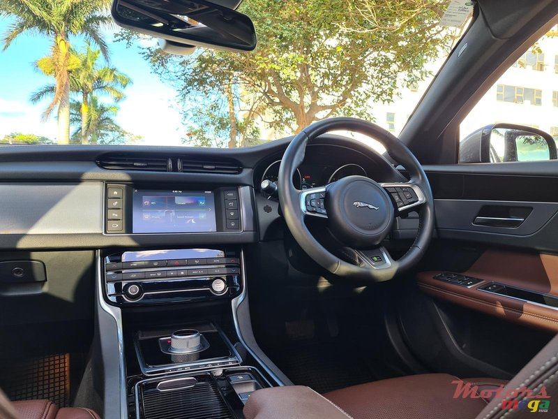 2016' Jaguar XFR Sport Automatic photo #5