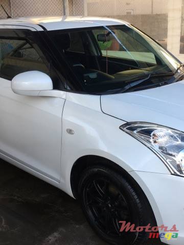 2013' Suzuki Swift photo #3