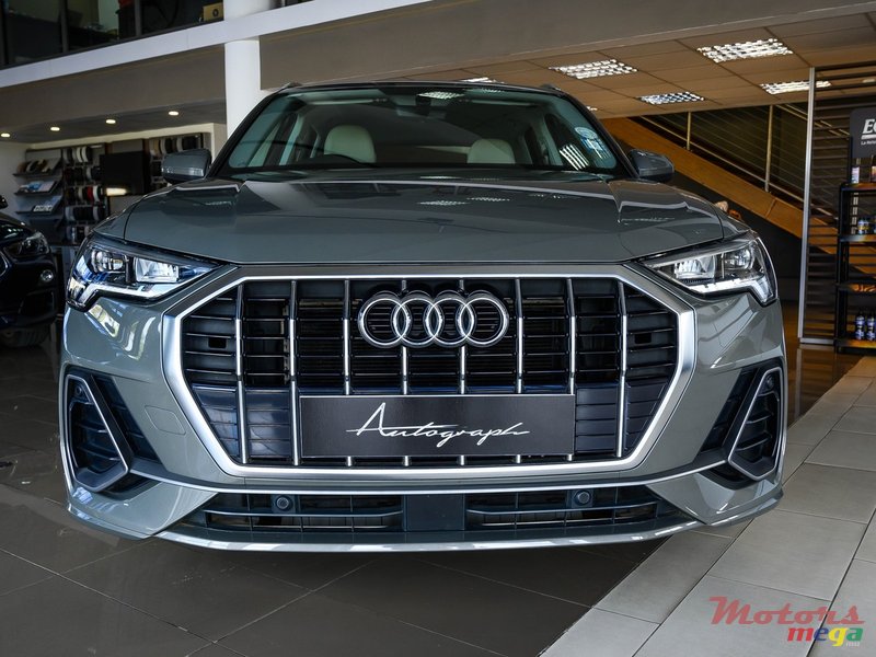 2019' Audi Q3 photo #3