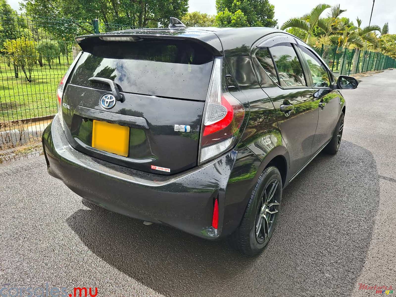 2020' Toyota Aqua 1.5 Hybrid photo #4