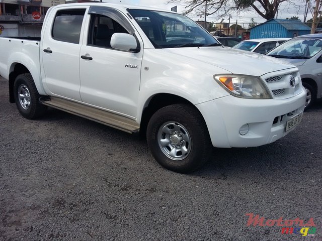 2007' Toyota Hilux photo #2