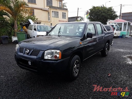 2012' Nissan Navara 2x4 photo #1