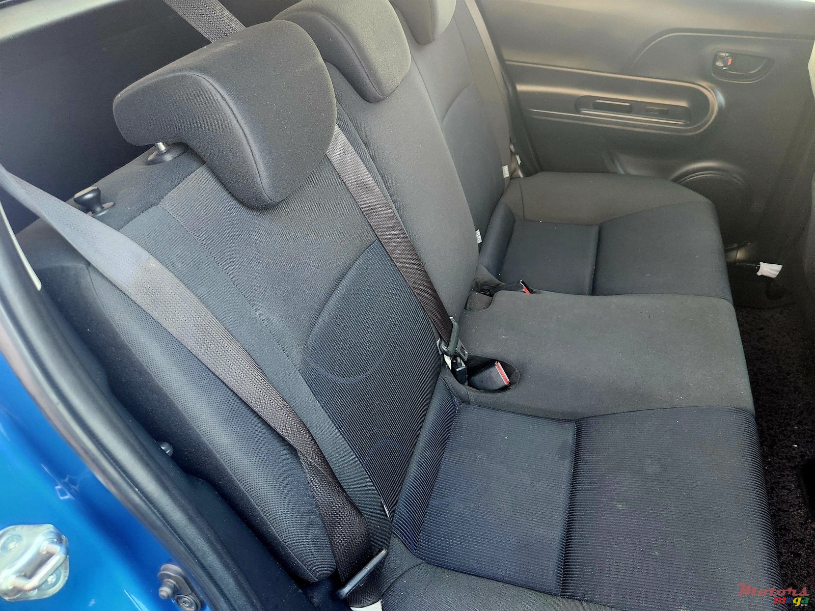 2016' Toyota Aqua photo #3