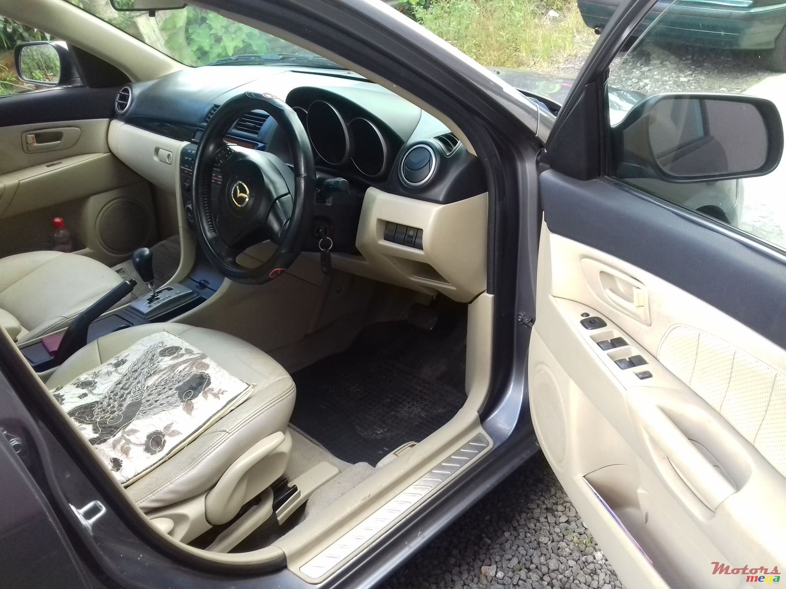 2004' Mazda 3 SEDAN photo #3