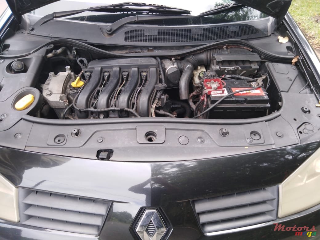 2005' Renault Megane photo #4