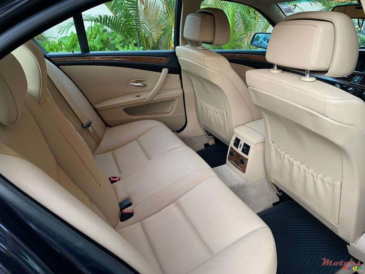 2008' BMW 5 Series 520i photo #6