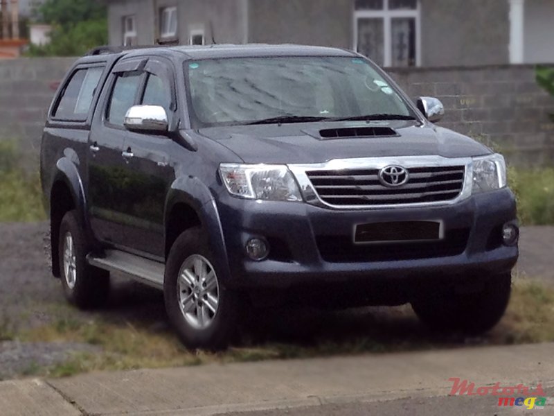 2013' Toyota Hilux photo #1