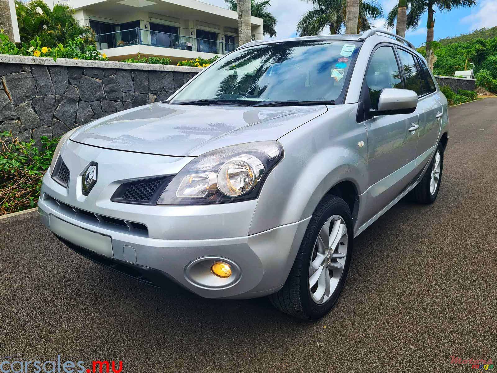 2010' Renault Koleos 2.5 AWD photo #1