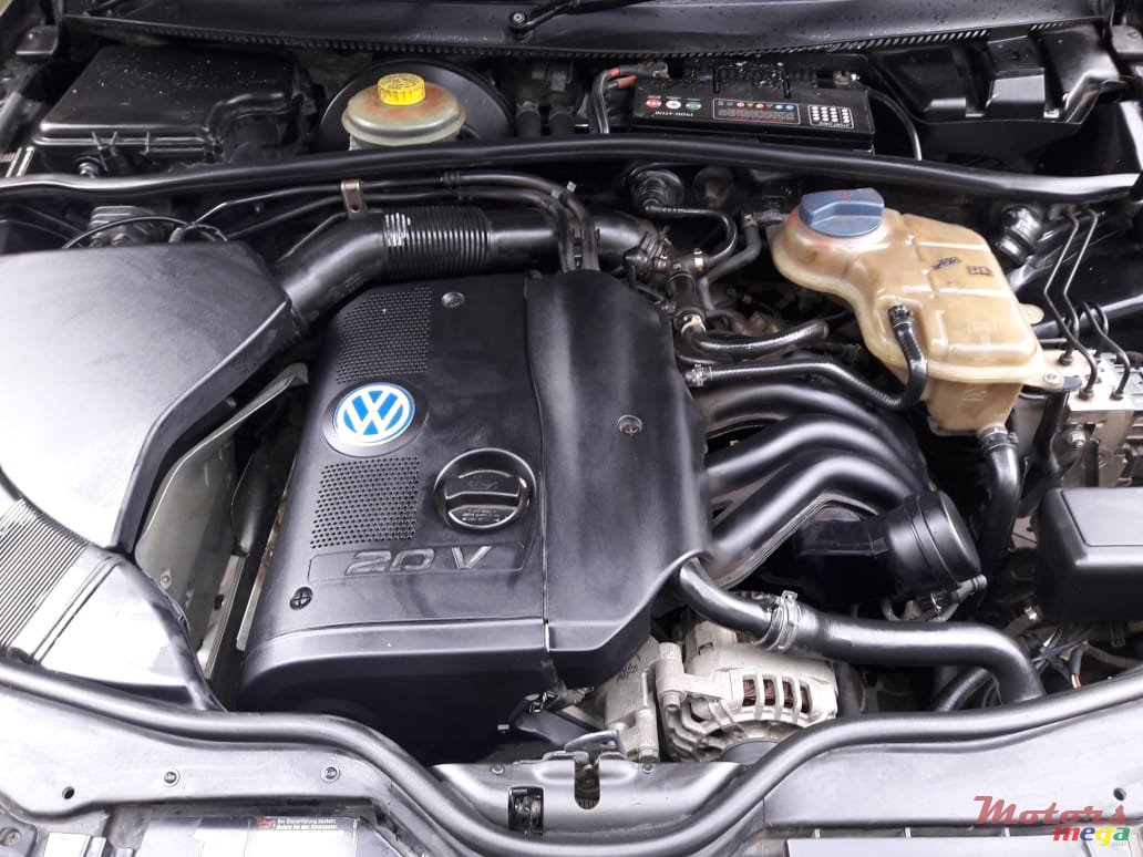 2002' Volkswagen Passat photo #4