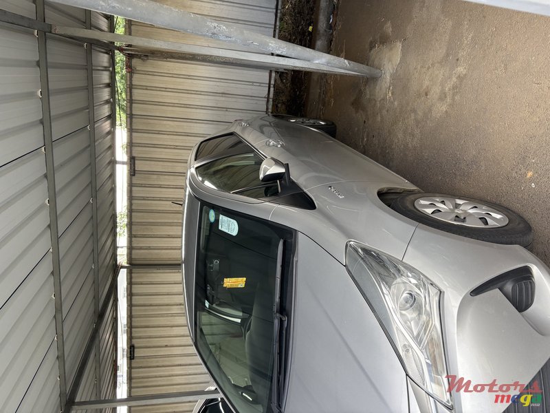 2020' Toyota Vitz photo #2