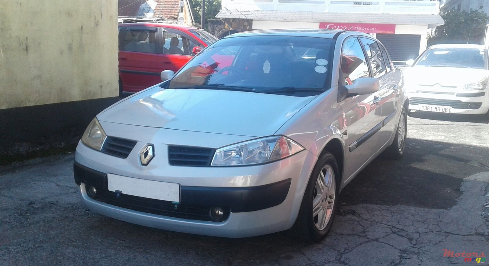 2004' Renault Megane photo #2