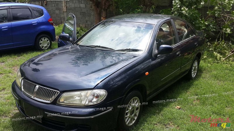 2003' Nissan Luxury Saloon photo #1