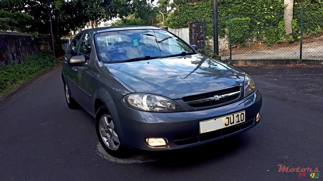 2010' Chevrolet Optra photo #1