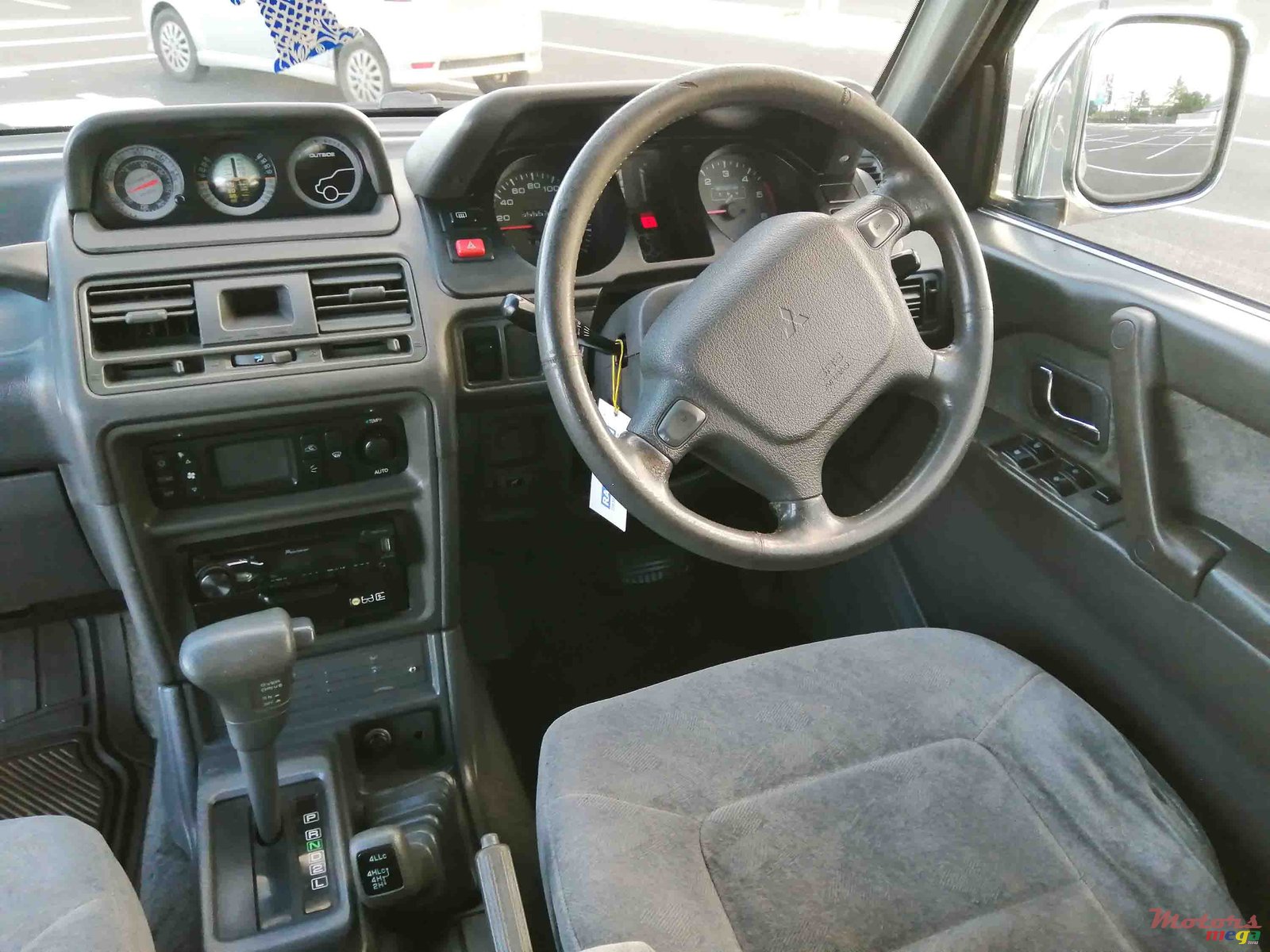 1996' Mitsubishi Pajero photo #6