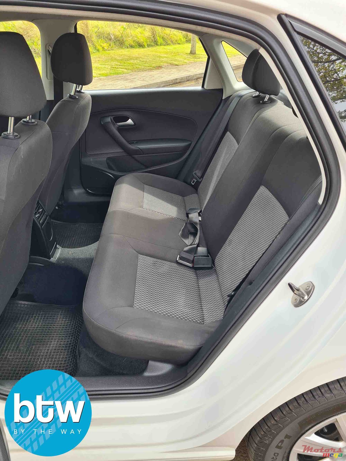 2017' Volkswagen Polo photo #4