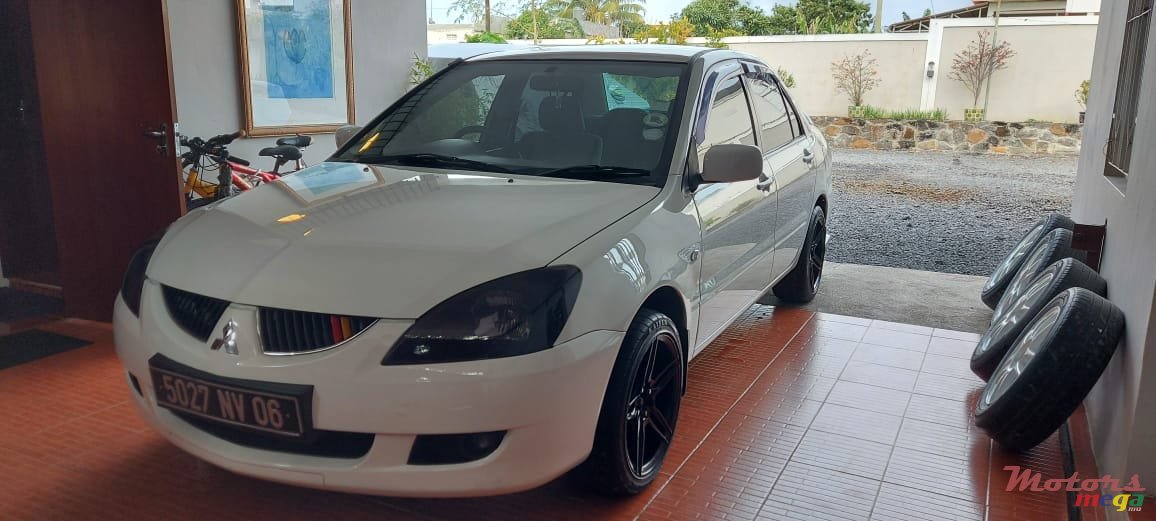 2006' Mitsubishi Lancer photo #1