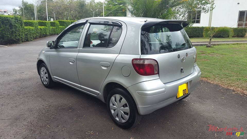 2000' Toyota Vitz photo #4