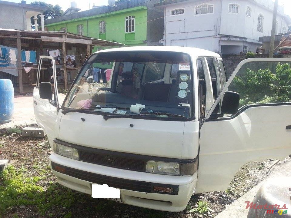1999' Nissan Urvan no photo #2