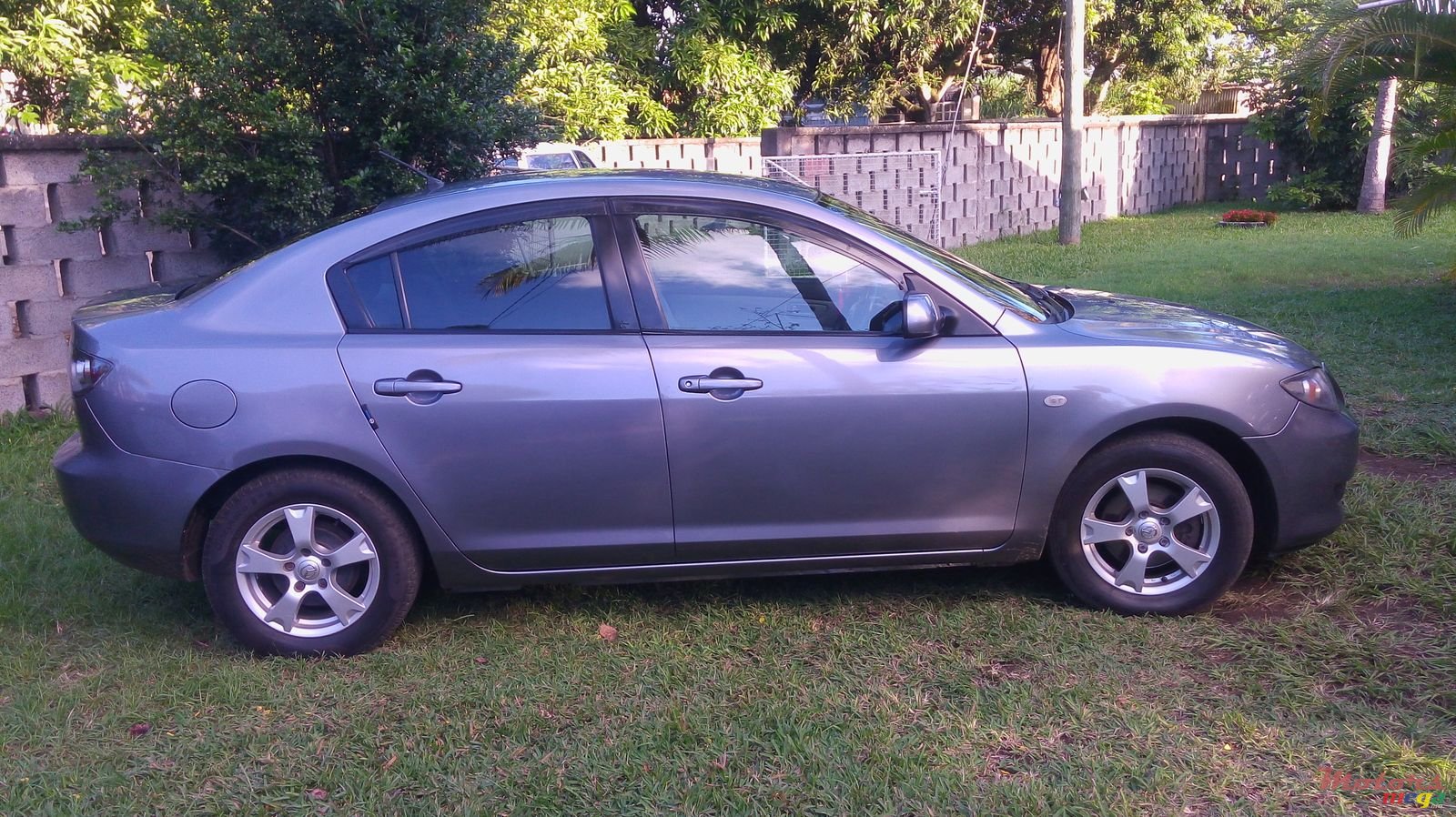 2005' Mazda Mazda3 photo #3