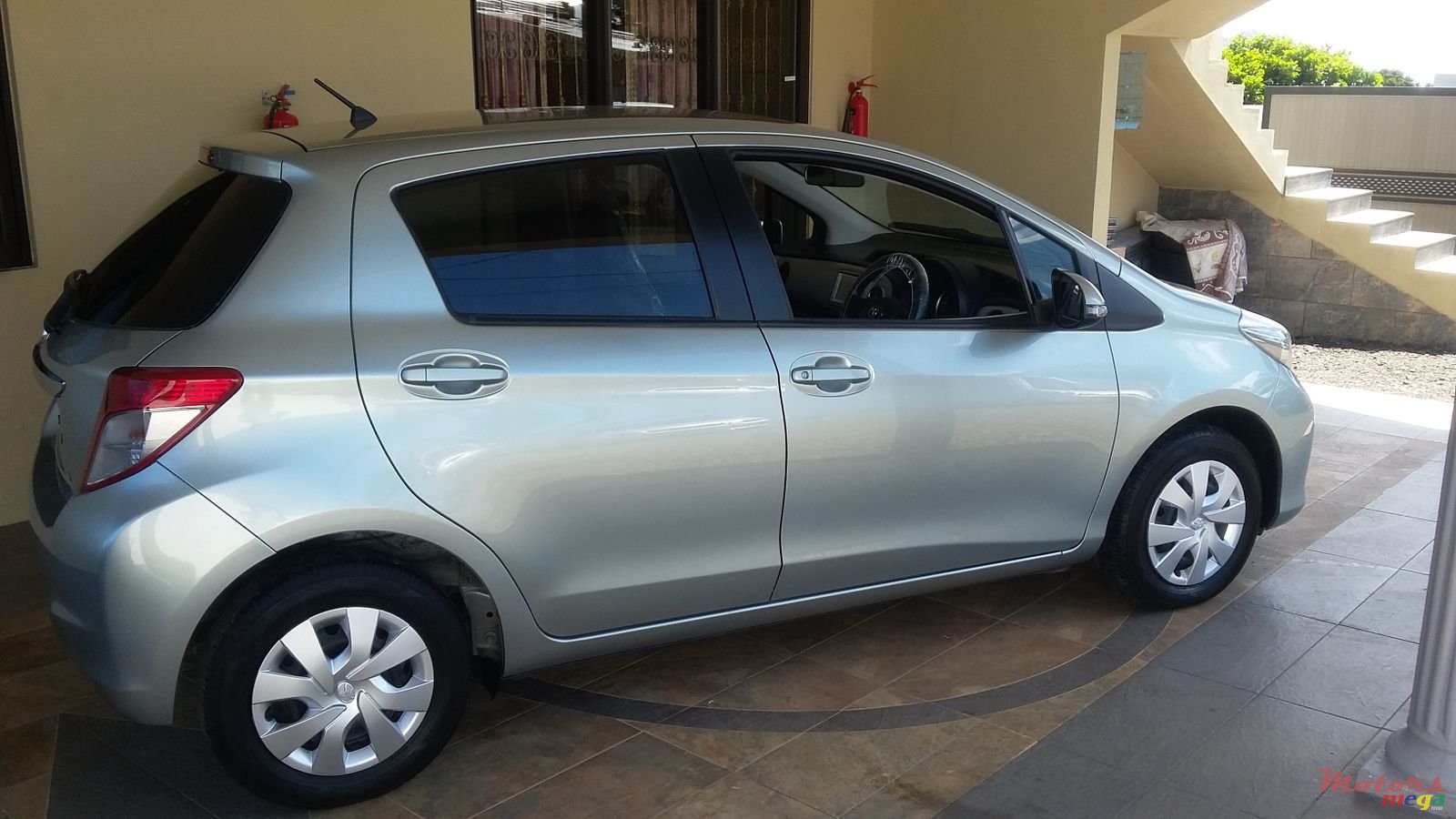 2012' Toyota Vitz photo #4