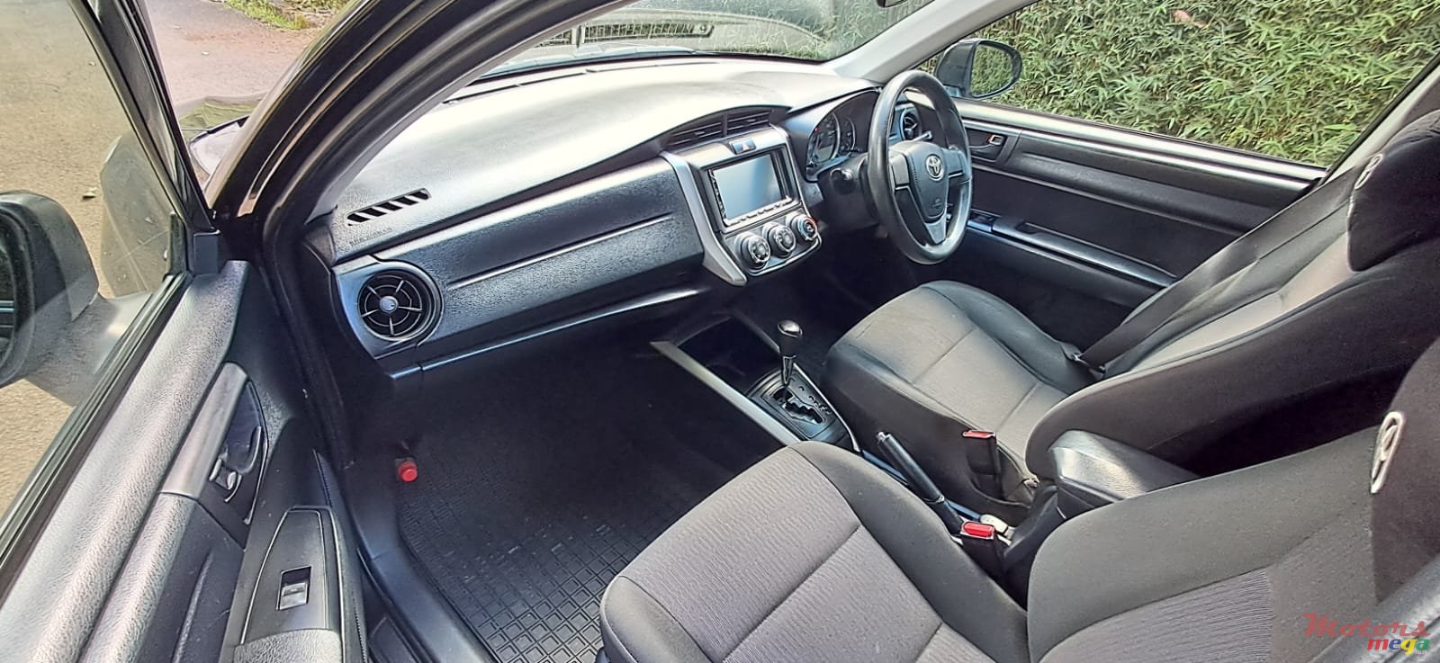 2018' Toyota Fielder photo #2