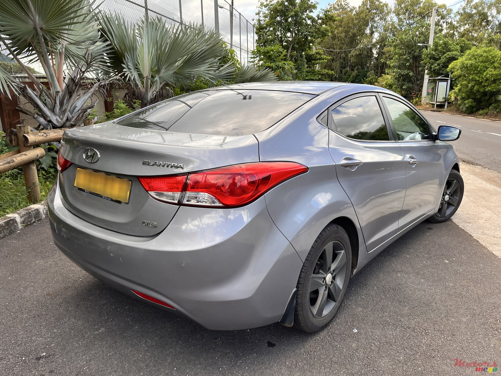 2013' Hyundai Elantra photo #2