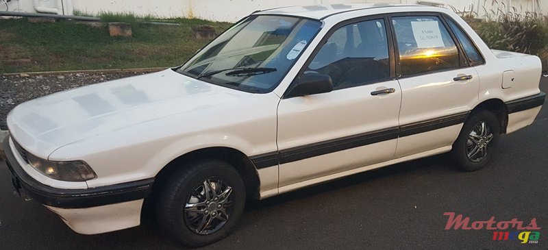 1992' Mitsubishi RVR photo #1