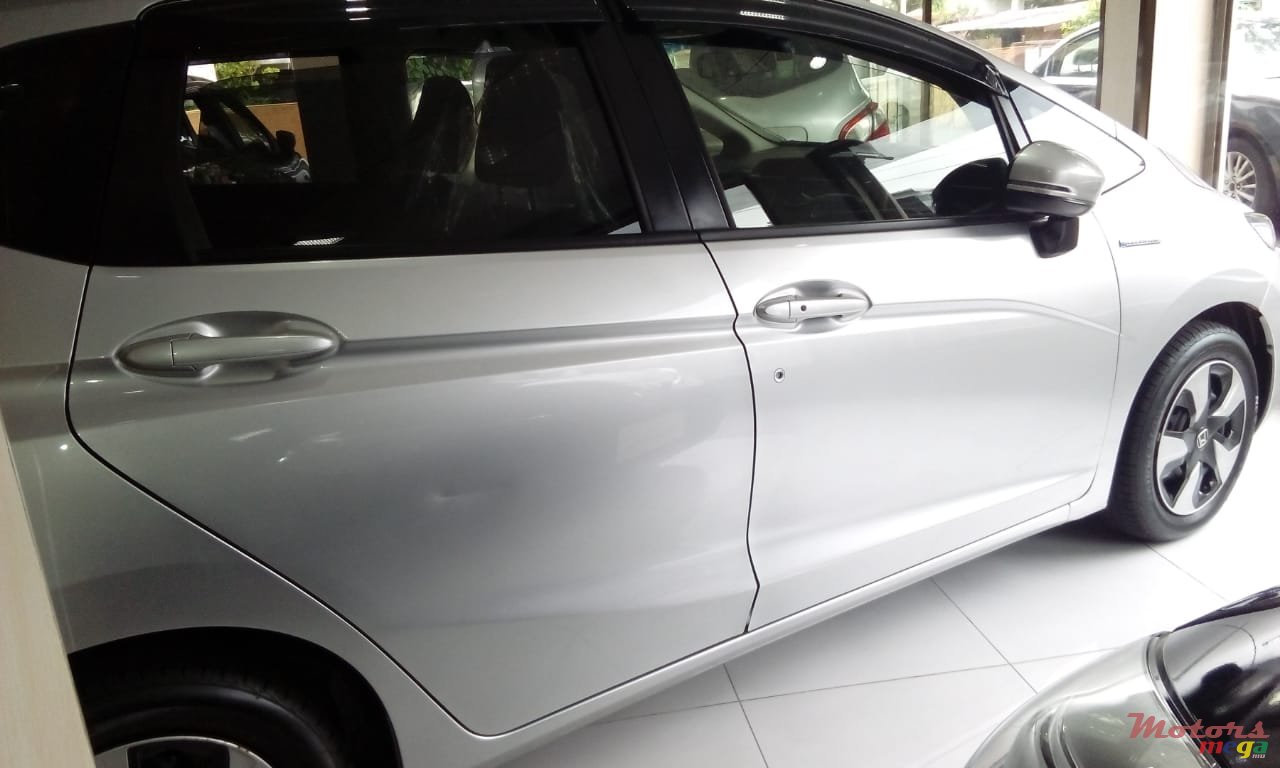 2016' Honda Fit Hybrid F package photo #6