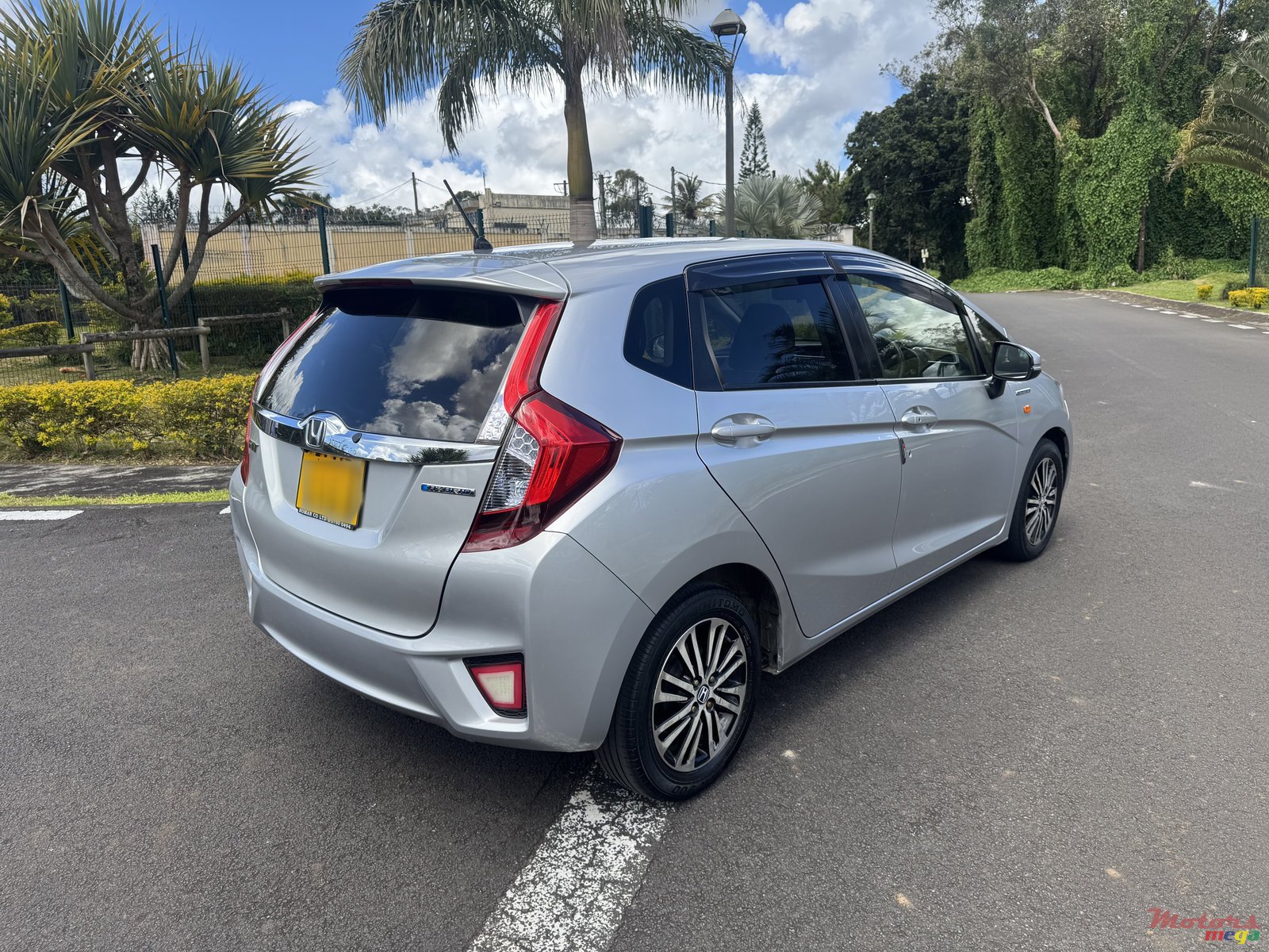 2016' Honda Fit hybrid photo #3