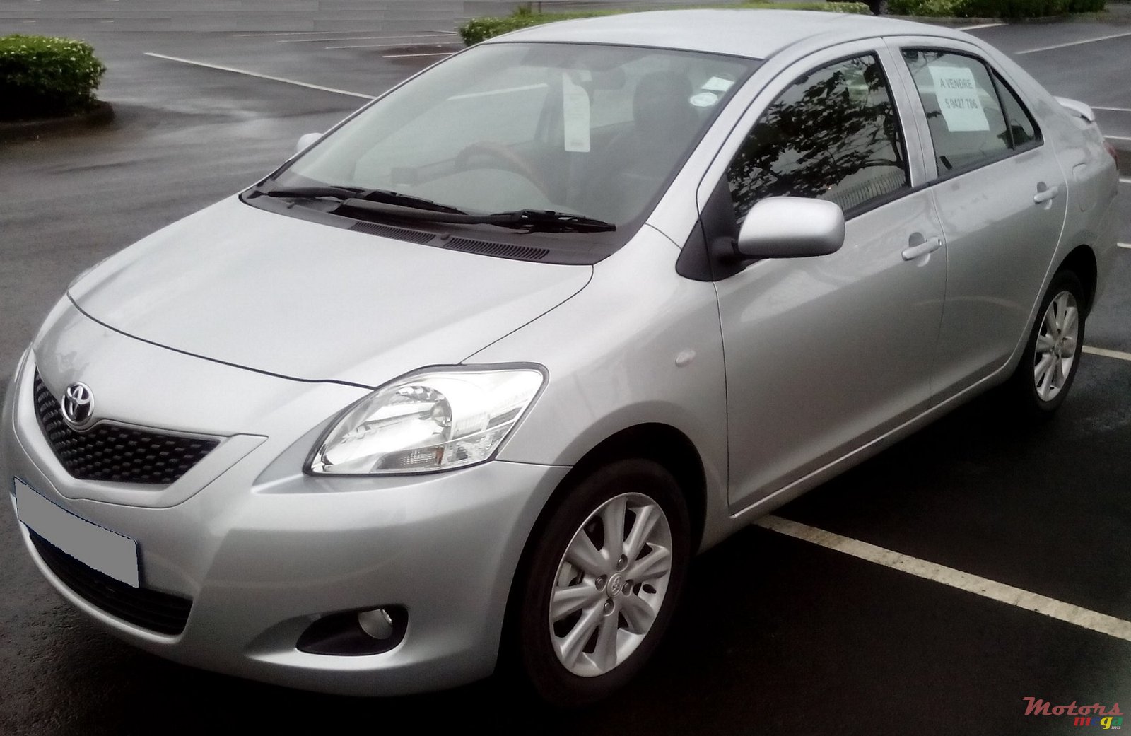 2012' Toyota Yaris Sedan 1300 cc photo #2