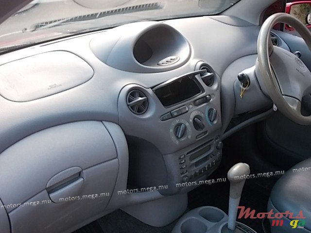 2000' Toyota Platz photo #3