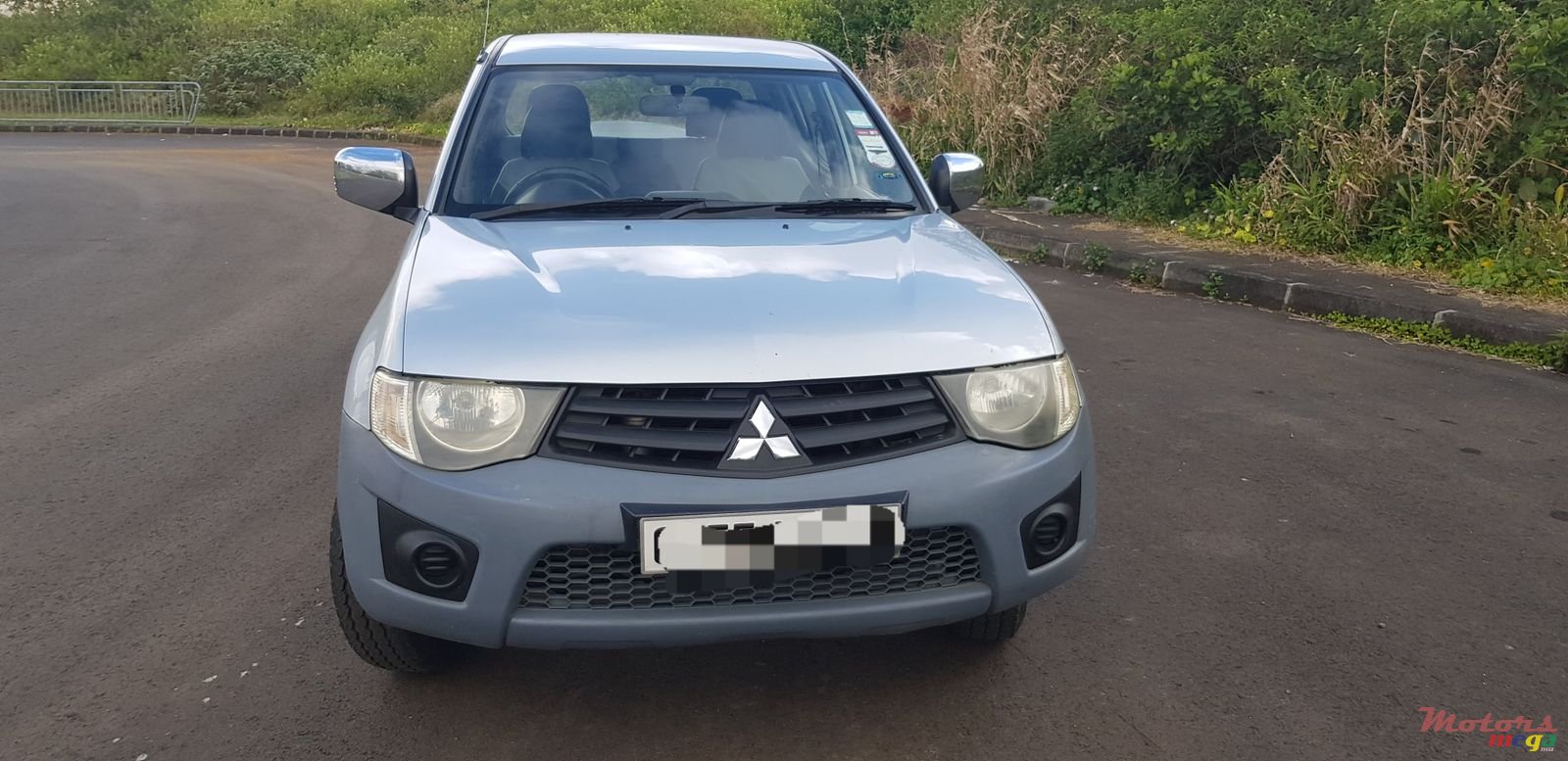 2010' Mitsubishi L300 sportero photo #3