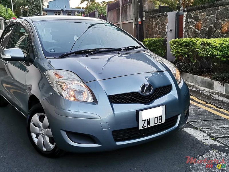 2008' Toyota Vitz photo #1