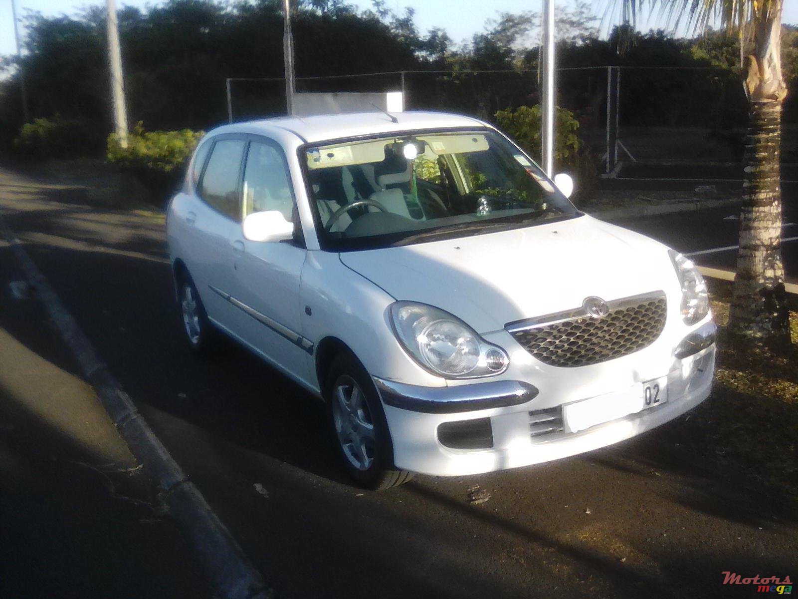 2002' Toyota photo #2