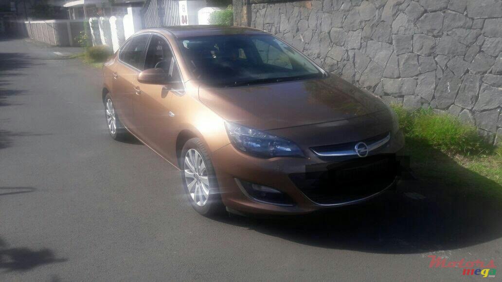 2015' Opel Astra photo #2