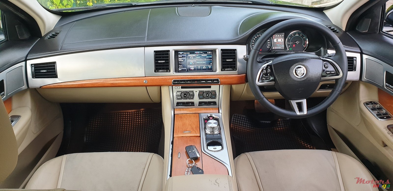 2014' Jaguar XF 2.0 photo #6