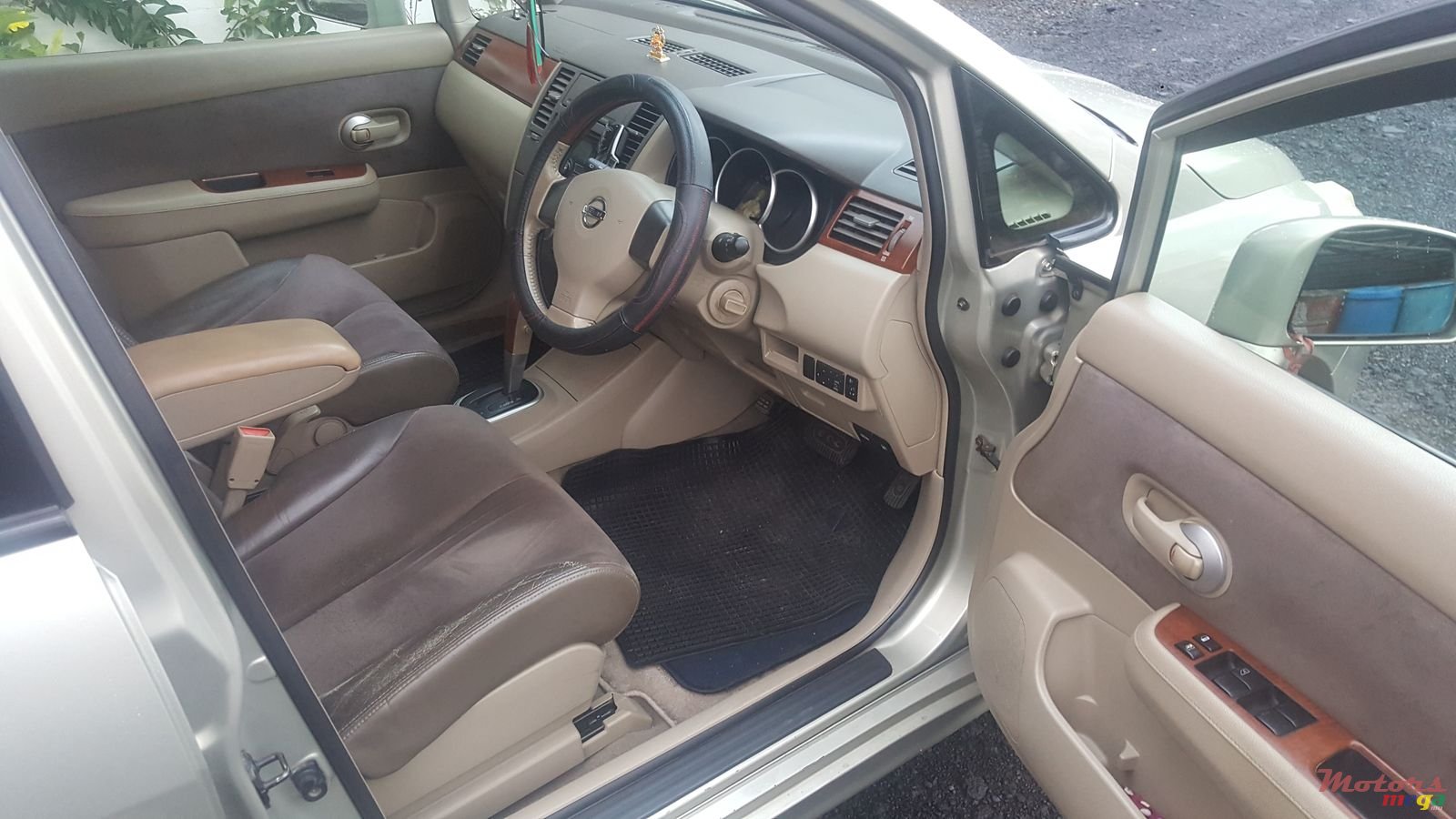 2006' Nissan Tiida Saloon photo #3