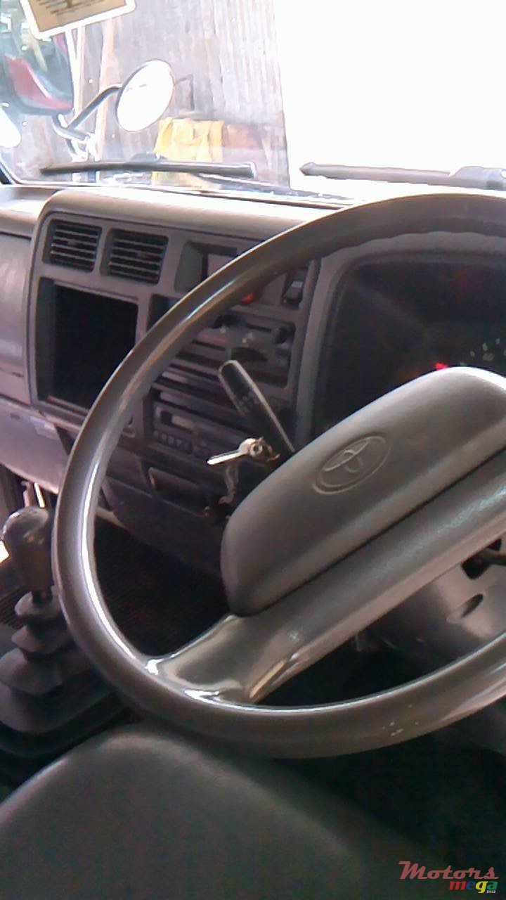 1997' Toyota Hino photo #2