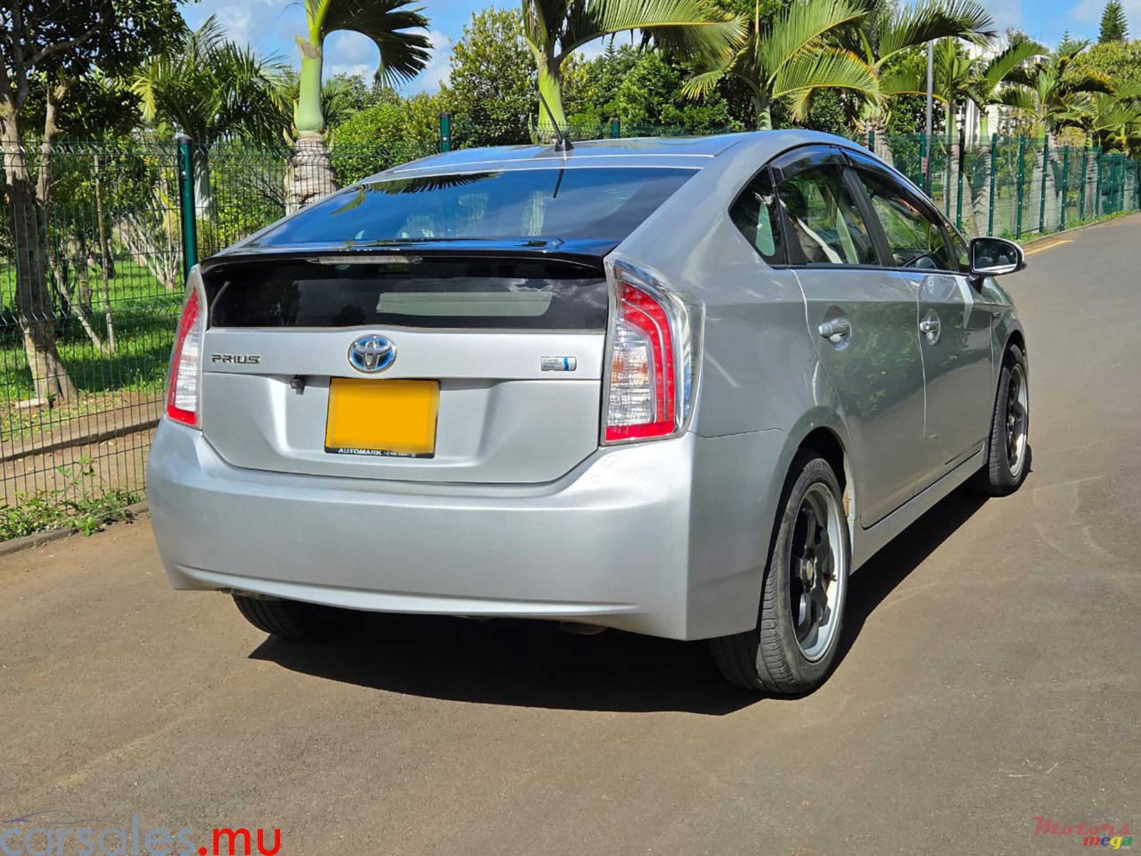 2013' Toyota Prius 1.8 Hybrid photo #4