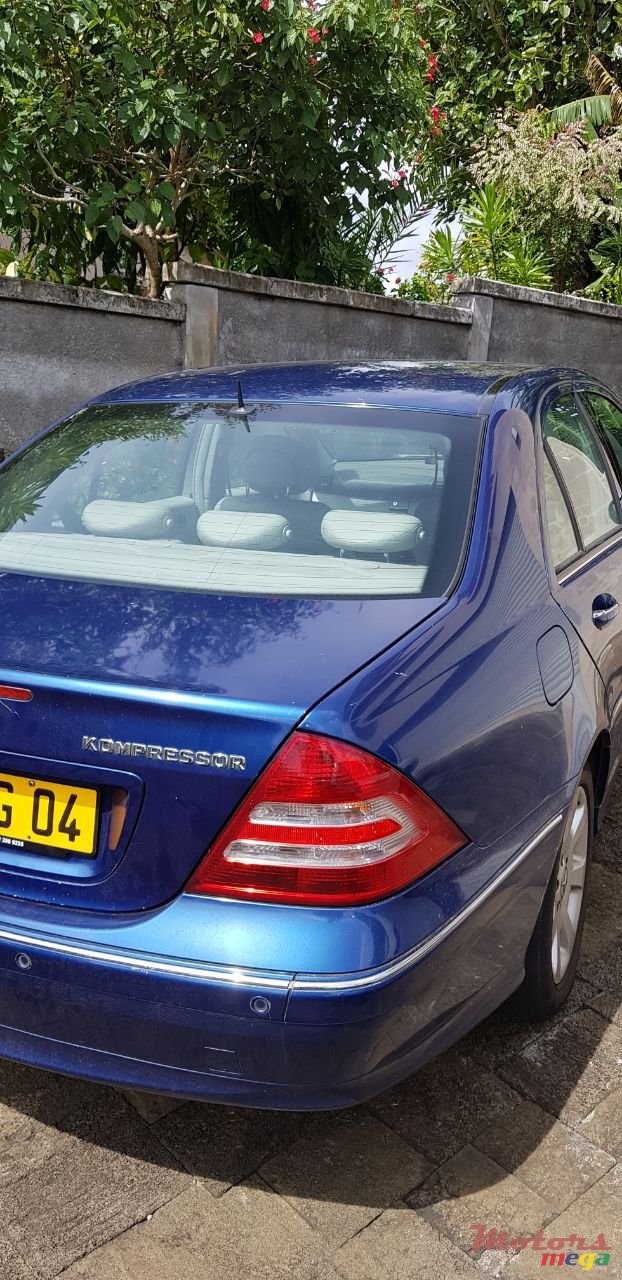 2004' Mercedes-Benz C-Class C200 photo #2