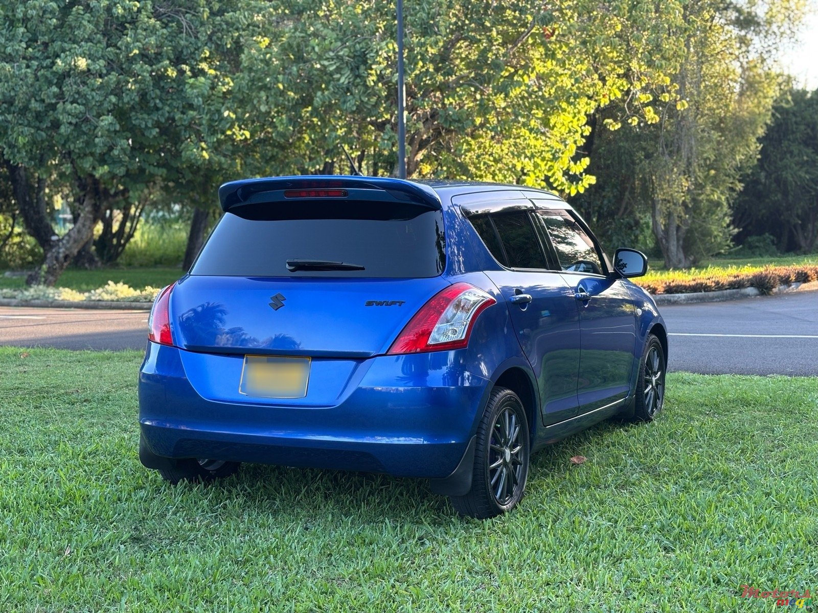 2014' Suzuki Swift photo #4