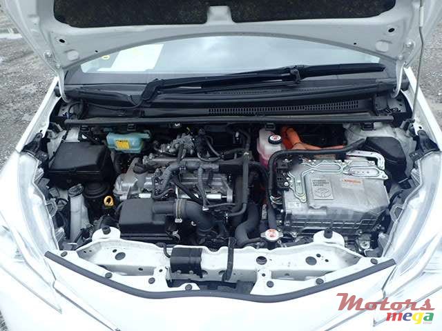 2017' Toyota Vitz photo #2