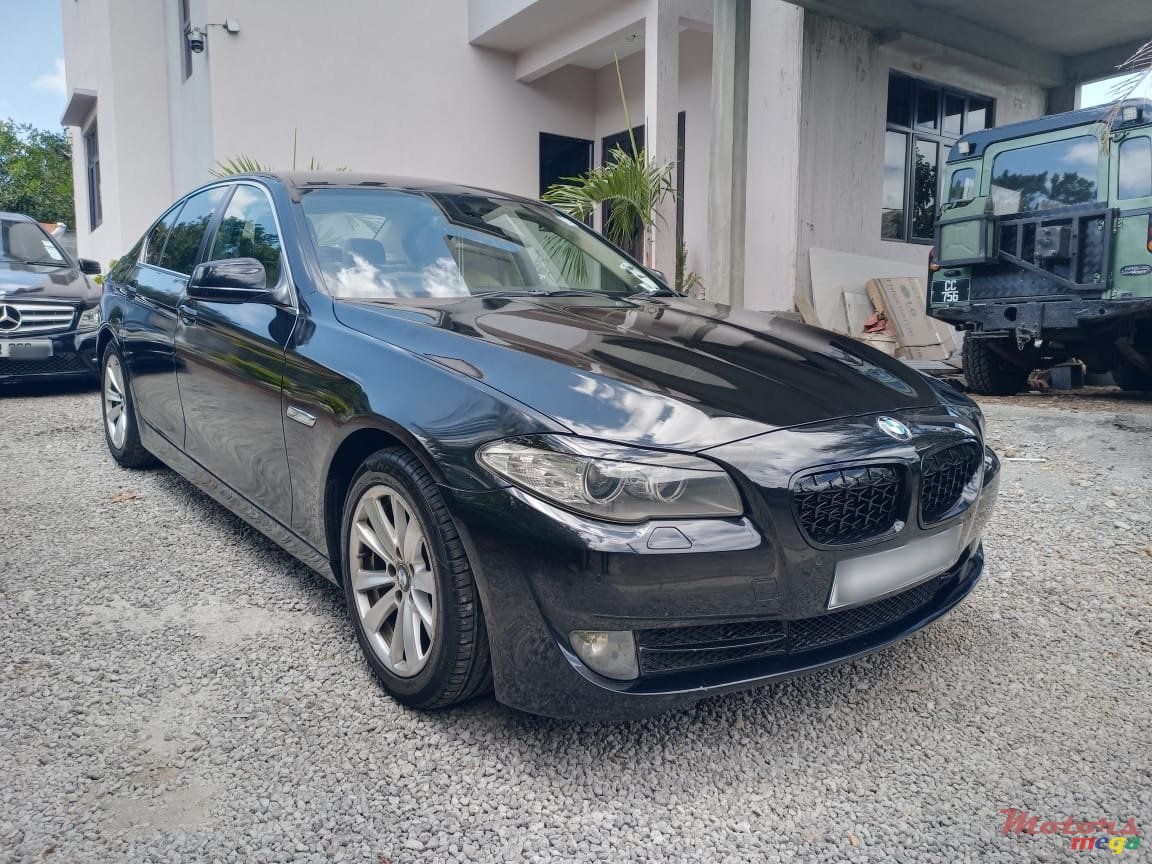 2010' BMW 5 Series 520D photo #1