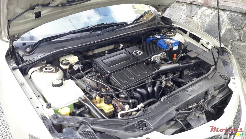 2005' Mazda 3 Japan photo #4