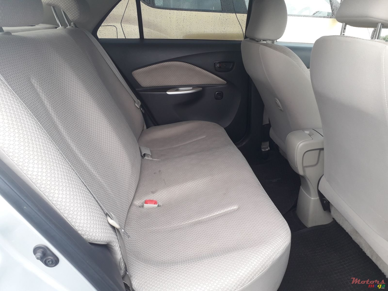 2007' Toyota Belta automatic photo #4