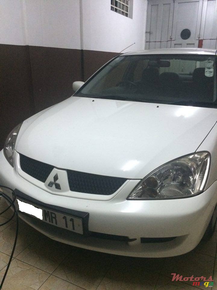 2011' Mitsubishi Lancer GLX photo #1