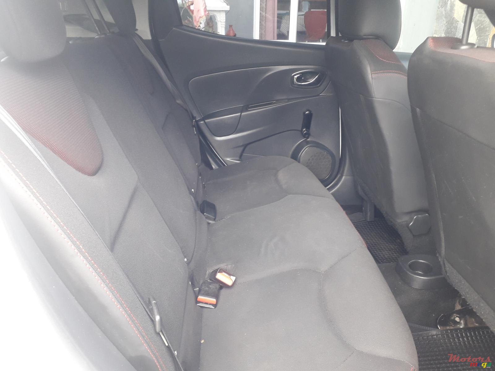 2013' Renault Clio photo #2