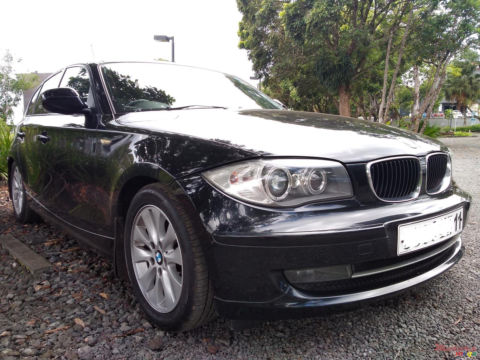 2012' BMW 1 Series 5 Door photo #1