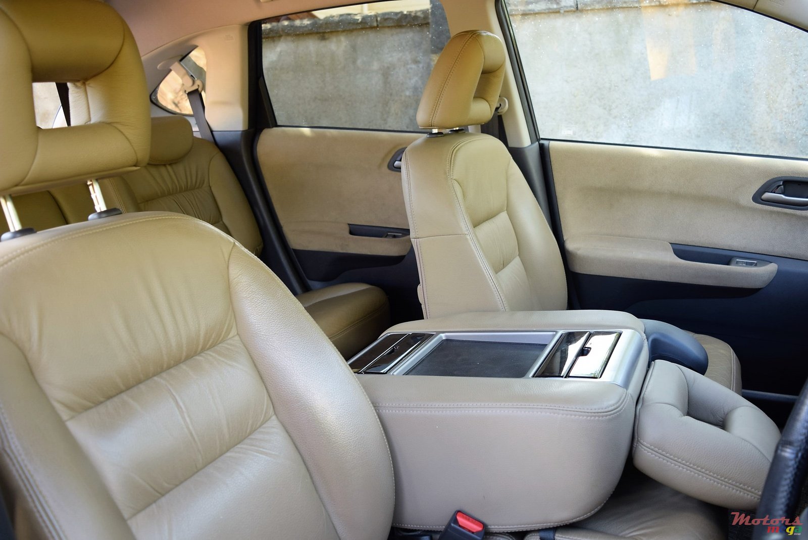 2009' Honda FR-V i-VTEC photo #4